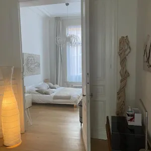 In Trendy Chatelain Center Area Little Garden Internet Wifi Appartement Bruxelles